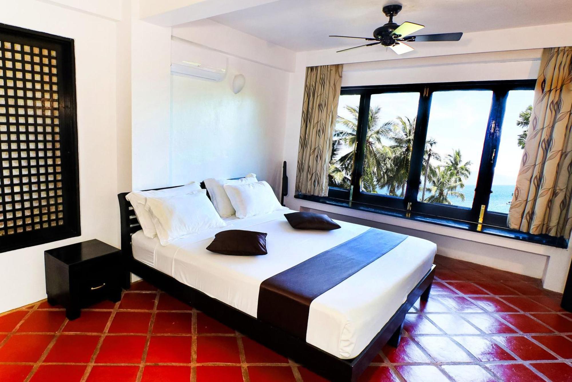 Out Of The Blue Resort Puerto Galera Habitación foto