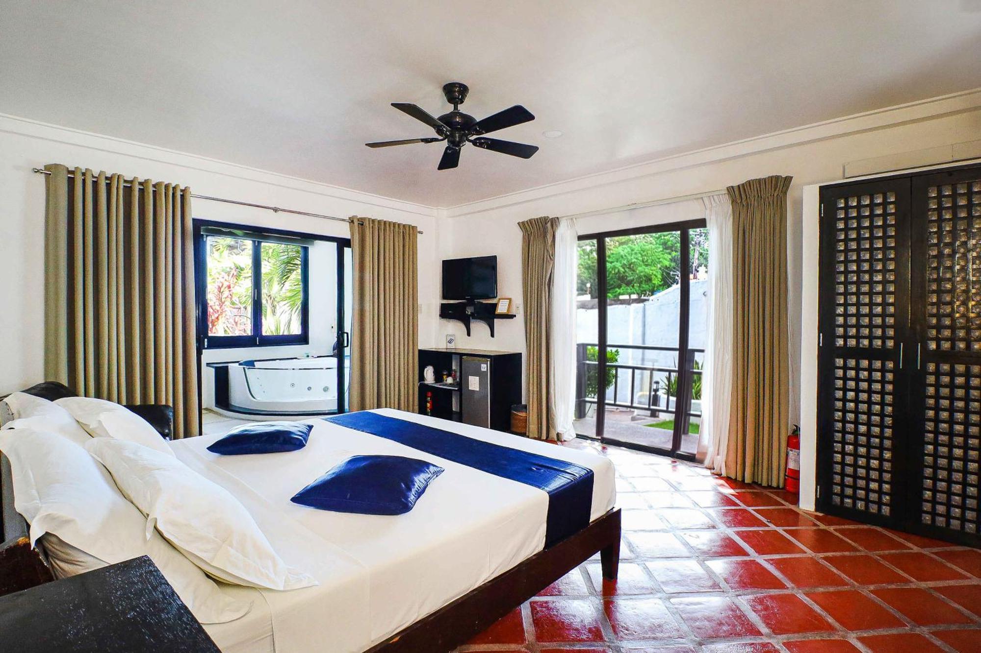 Out Of The Blue Resort Puerto Galera Habitación foto